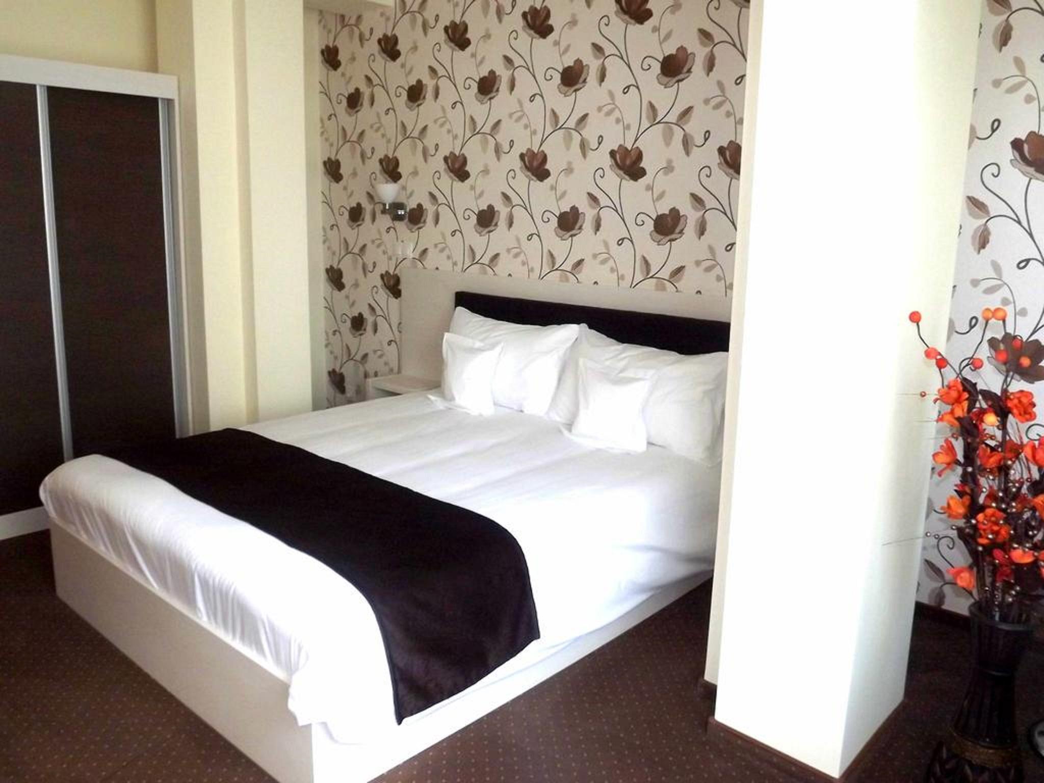West Plaza Hotel Bucureşti Ngoại thất bức ảnh