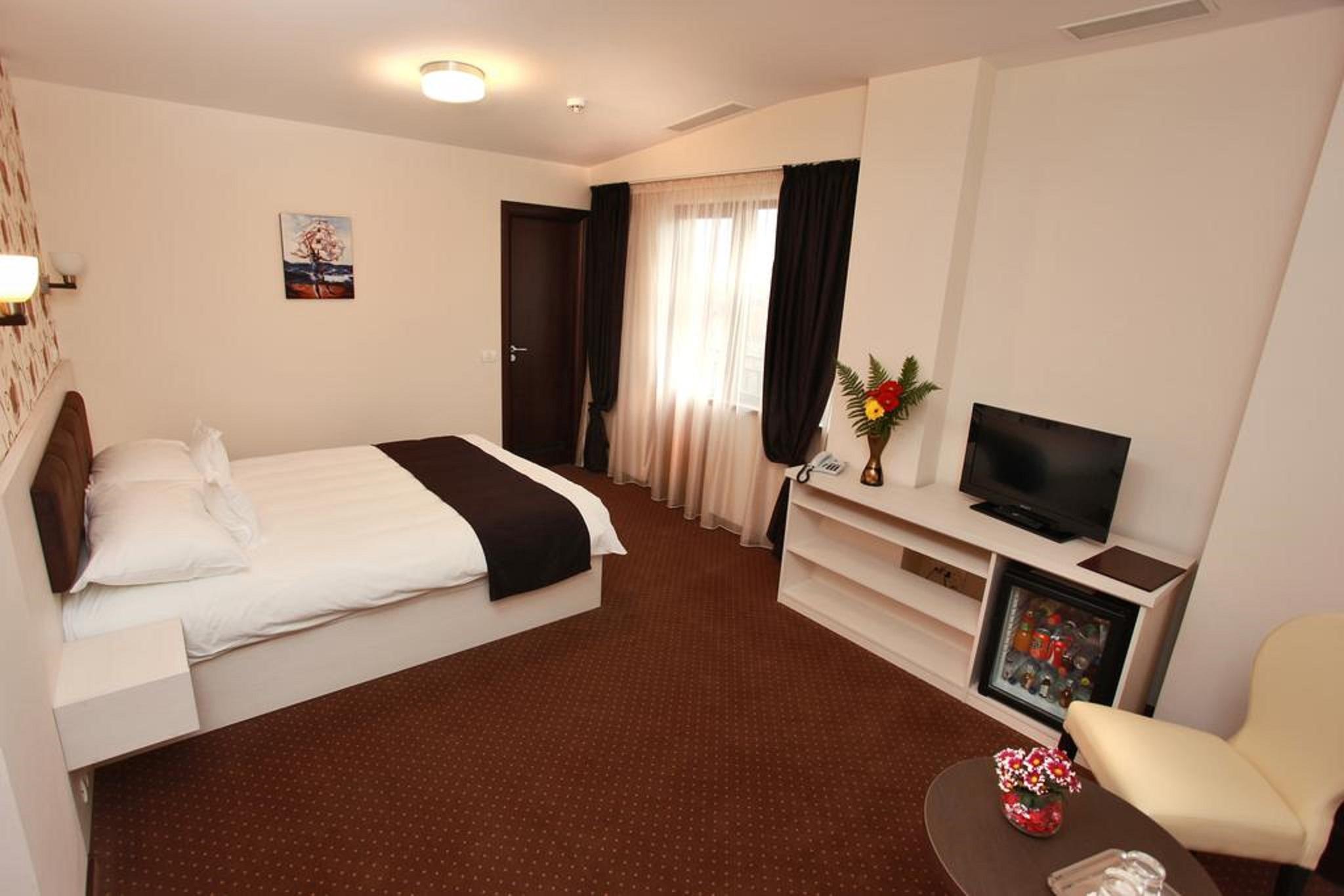 West Plaza Hotel Bucureşti Ngoại thất bức ảnh