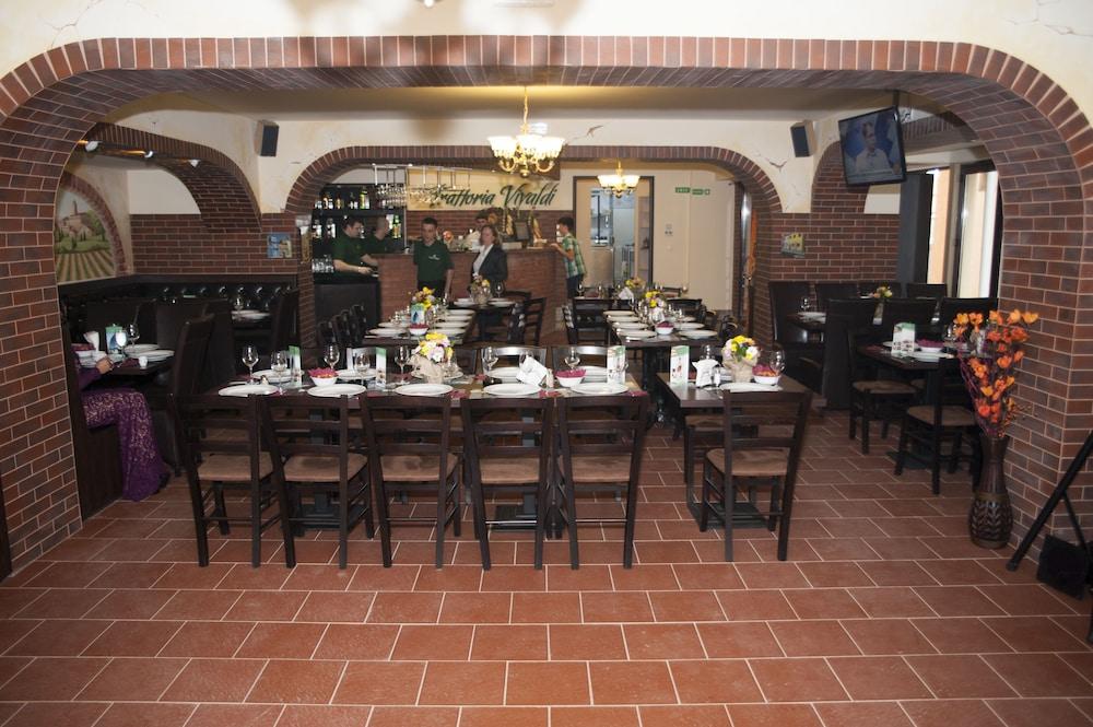 West Plaza Hotel Bucureşti Ngoại thất bức ảnh
