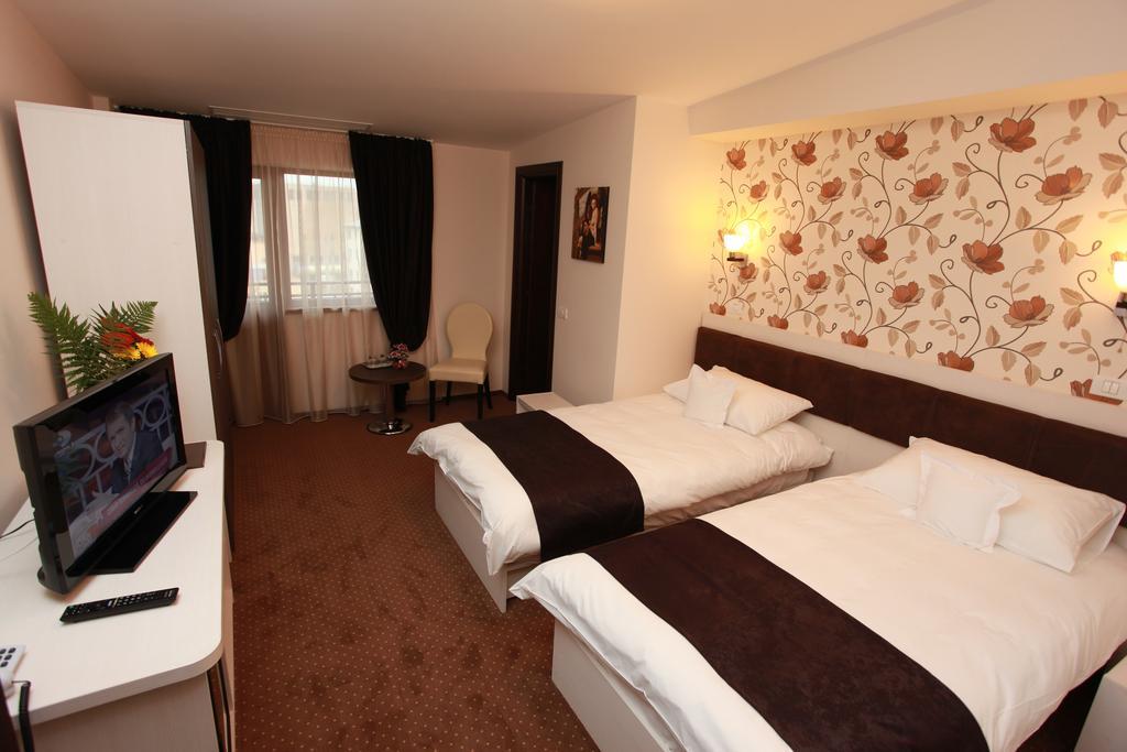West Plaza Hotel Bucureşti Ngoại thất bức ảnh
