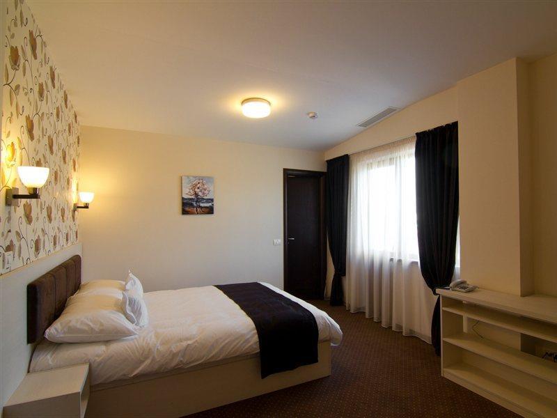 West Plaza Hotel Bucureşti Ngoại thất bức ảnh