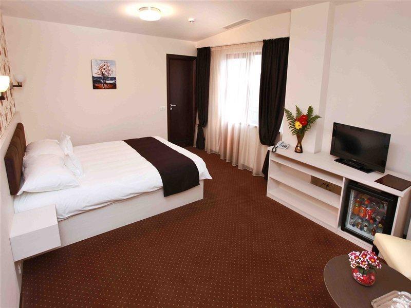 West Plaza Hotel Bucureşti Ngoại thất bức ảnh