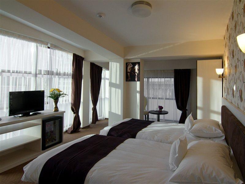 West Plaza Hotel Bucureşti Ngoại thất bức ảnh