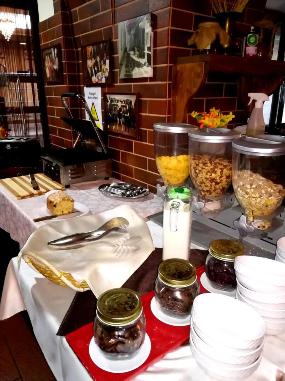 West Plaza Hotel Bucureşti Ngoại thất bức ảnh