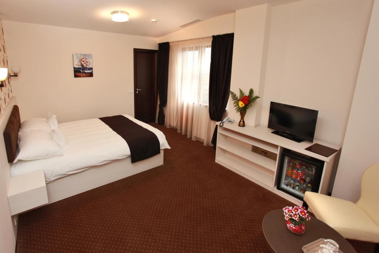 West Plaza Hotel Bucureşti Ngoại thất bức ảnh